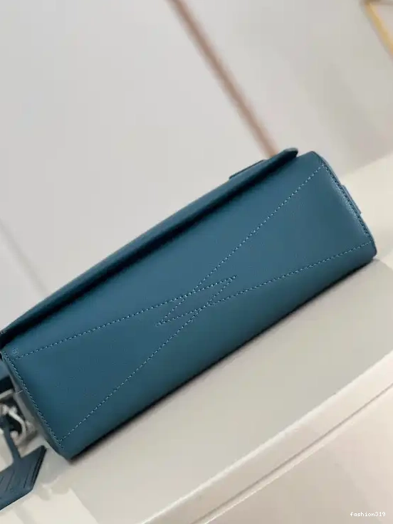 LOUIS VUITTON NEW MESSEAGE 0418